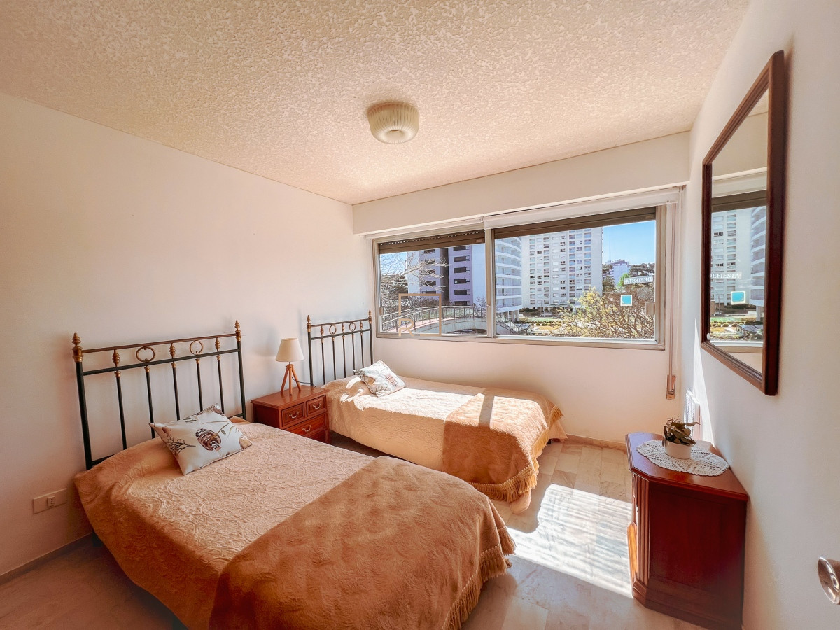 Apartamento ID.382 - Alquiler ANUAL en Punta del Este - 3 dormitorios - Amenities de lujo 