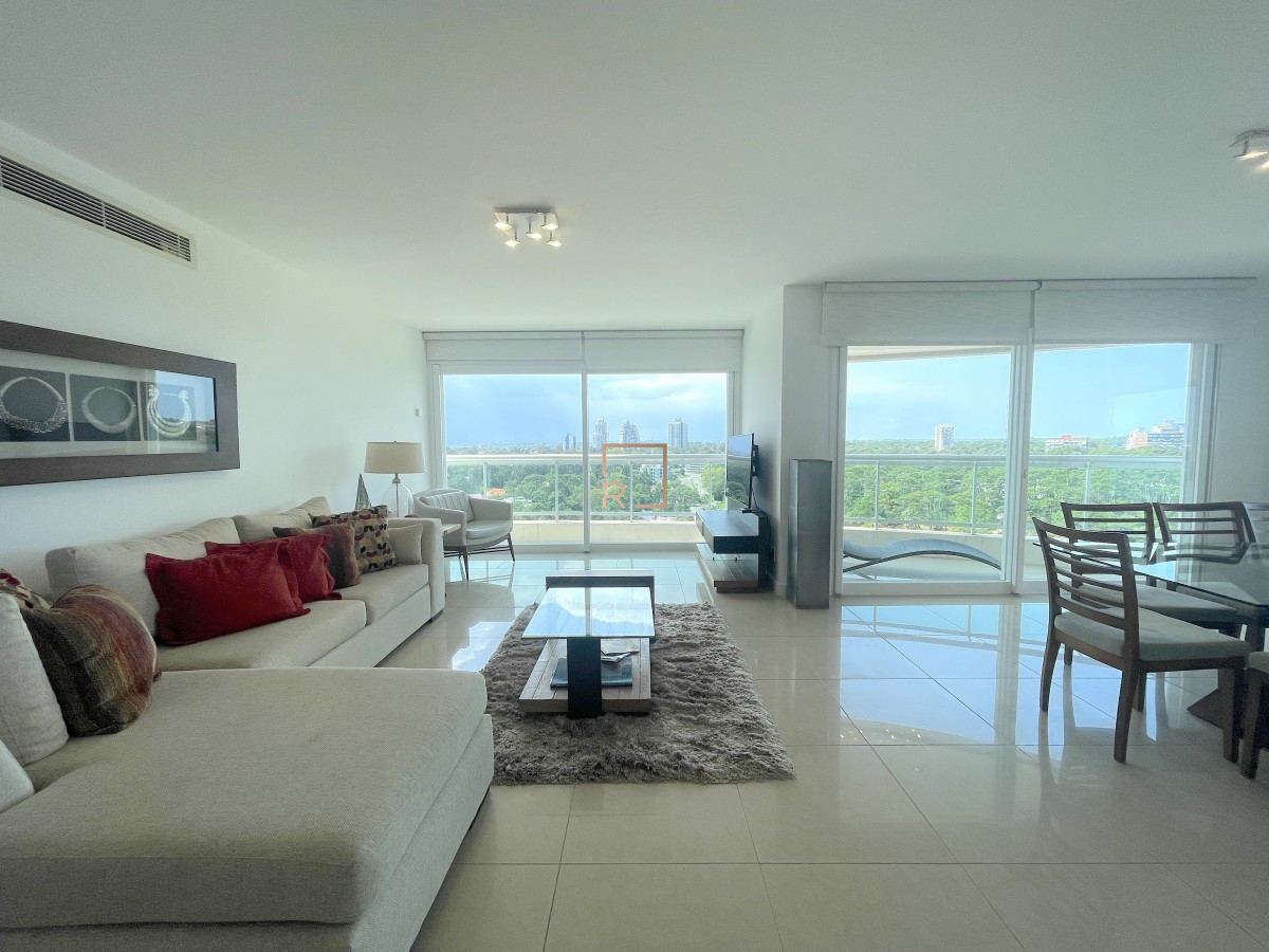Apartamento ID.114 - Apartamento en venta en torre de lujo en Playa Mansa de Punta del Este. 