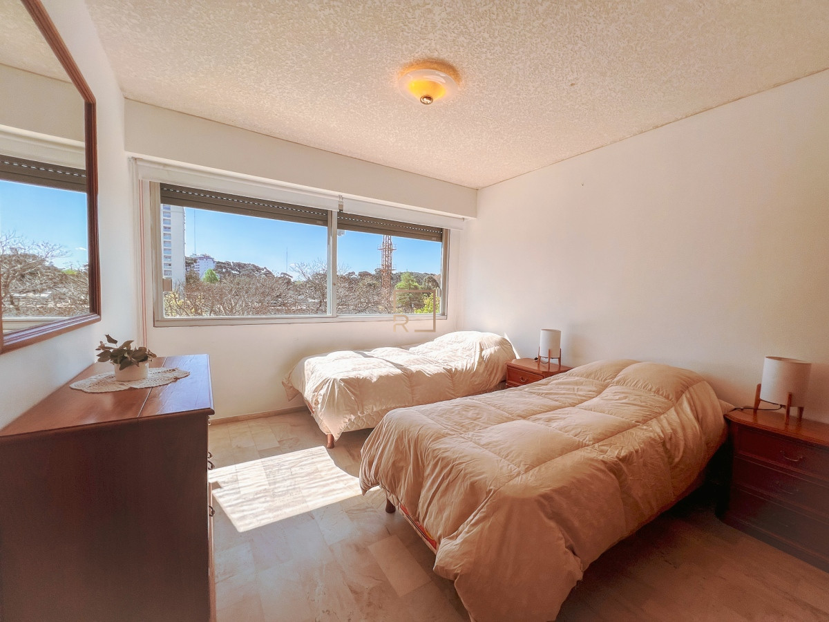Apartamento ID.382 - Alquiler ANUAL en Punta del Este - 3 dormitorios - Amenities de lujo 