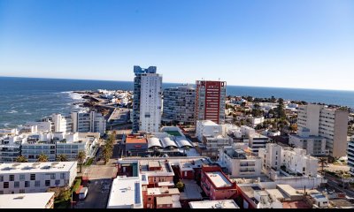 Torre Van gogh con vista al mar