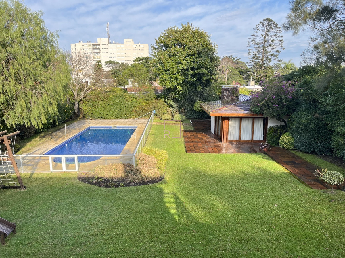 Casa ID.140 - Hermosa casa en Playa Mansa 