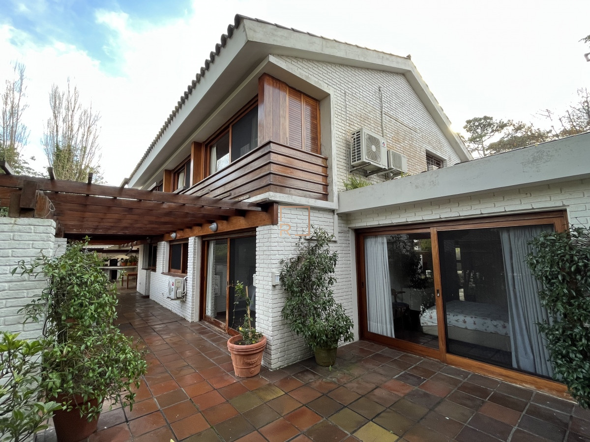 Casa ID.140 - Hermosa casa en Playa Mansa 