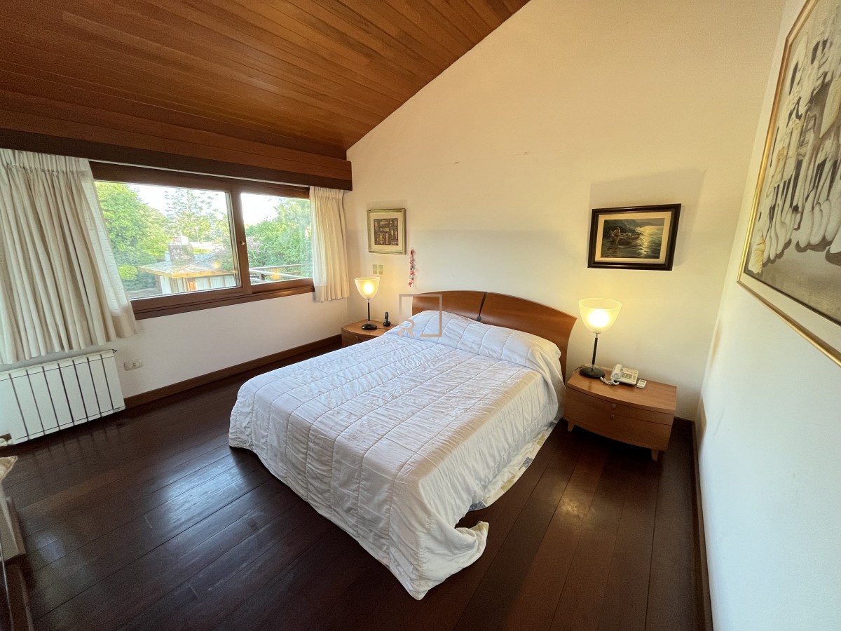 Casa ID.140 - Hermosa casa en Playa Mansa 