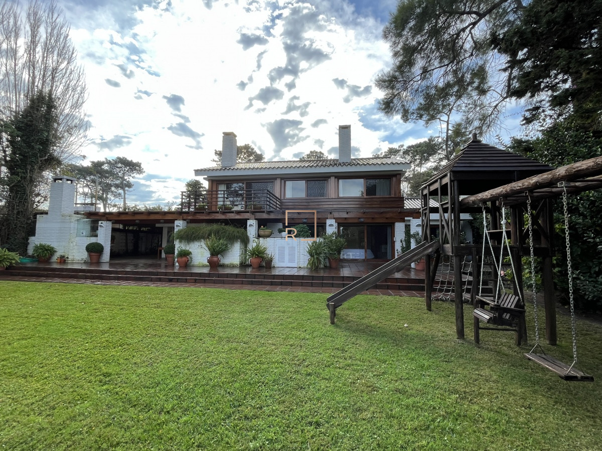 Casa ID.140 - Hermosa casa en Playa Mansa 