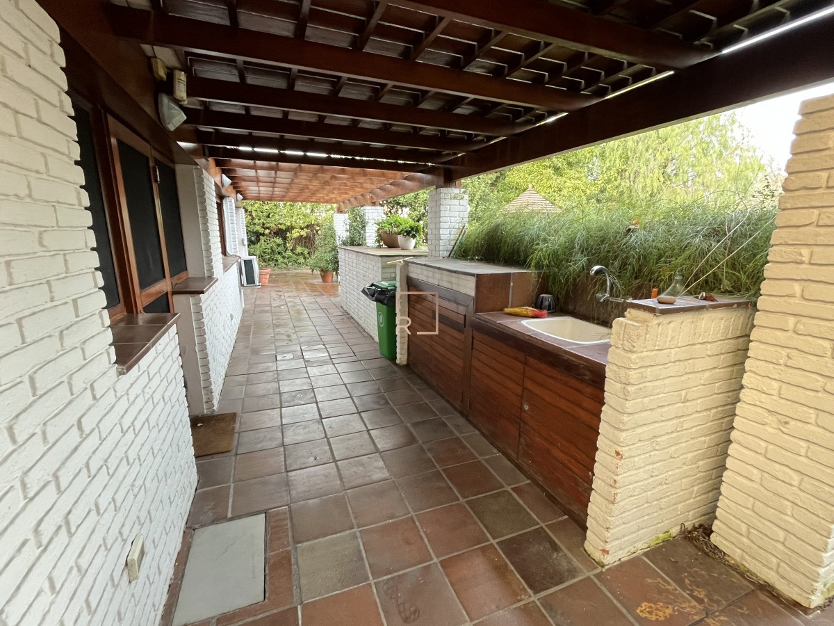 Casa ID.140 - Hermosa casa en Playa Mansa 