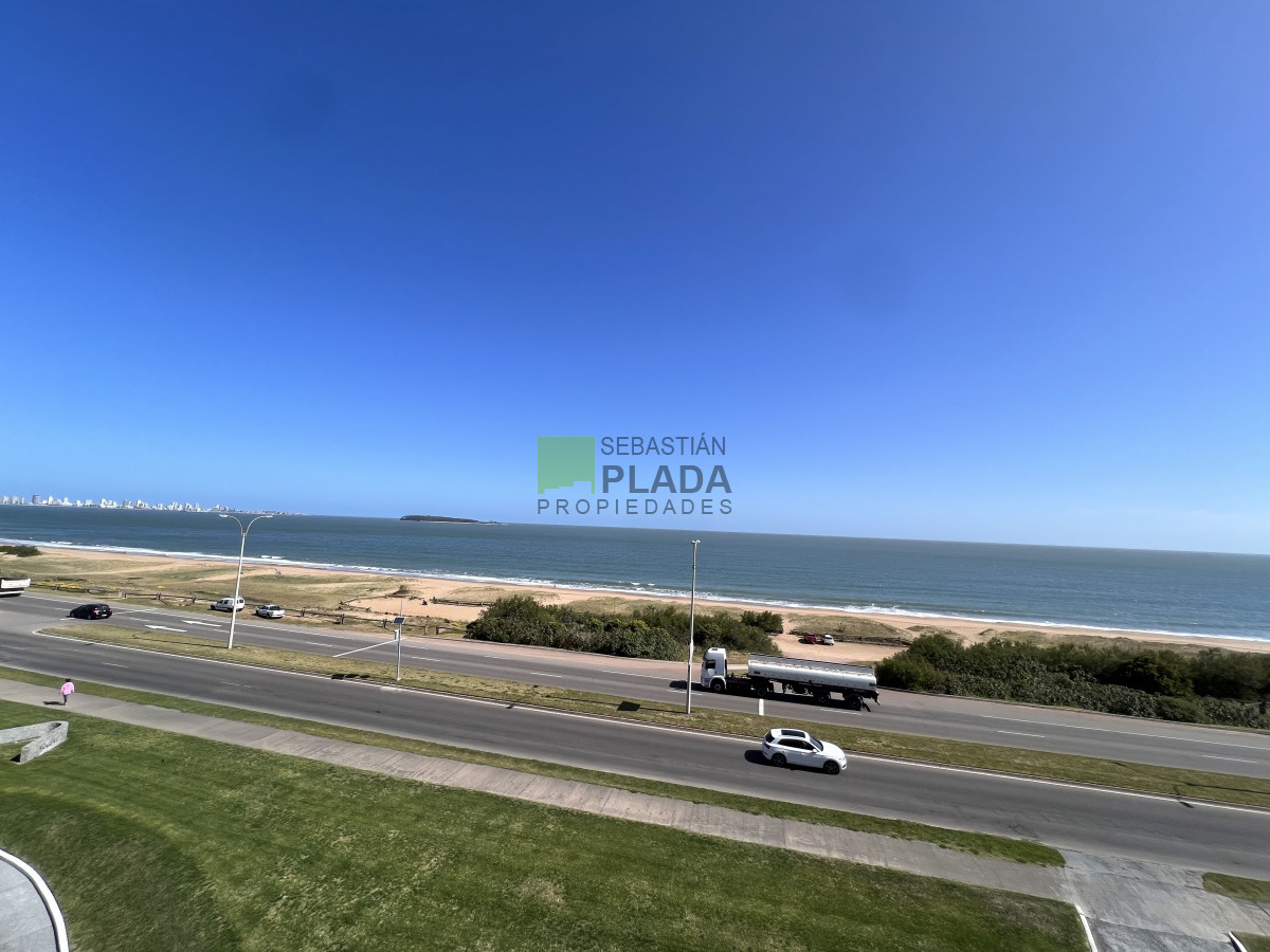 Apartamento ID.953 - Hermoso apartamento en venta 4 dormitorios. Frente al mar Punta del Este. 