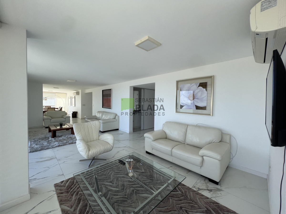 Apartamento ID.953 - Hermoso apartamento en venta 4 dormitorios. Frente al mar Punta del Este. 