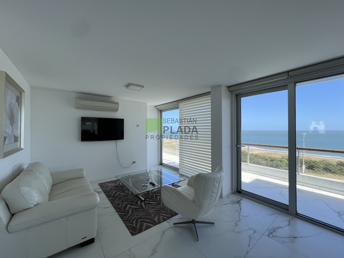Apartamento ID.953 - Hermoso apartamento en venta 4 dormitorios. Frente al mar Punta del Este. 