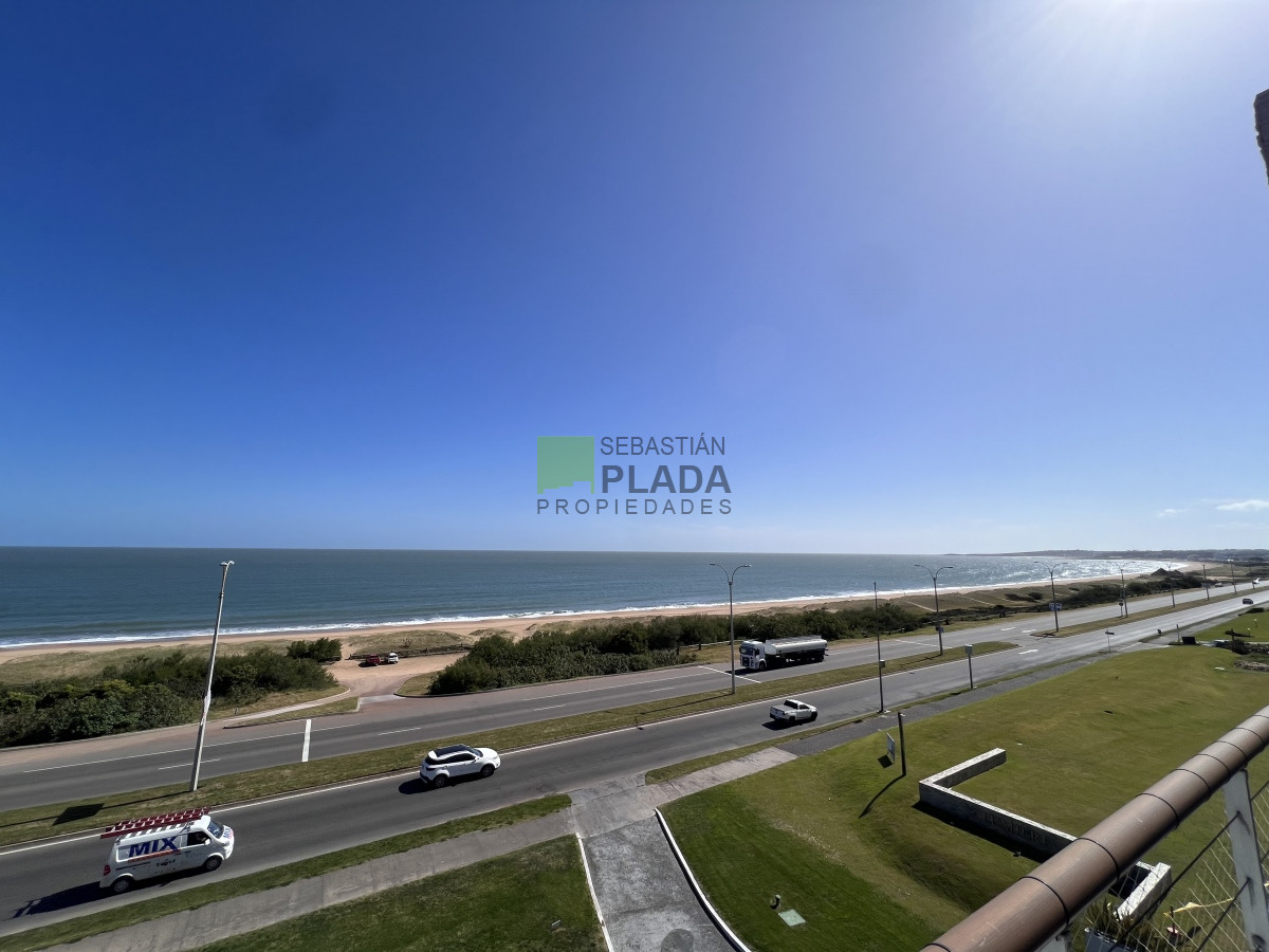 Apartamento ID.953 - Hermoso apartamento en venta 4 dormitorios. Frente al mar Punta del Este. 