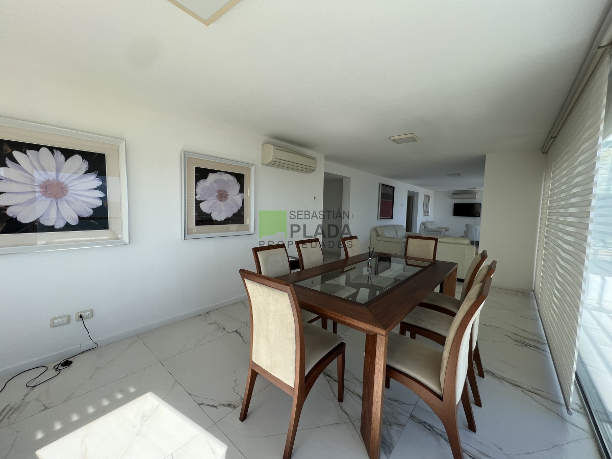 Apartamento ID.953 - Hermoso apartamento en venta 4 dormitorios. Frente al mar Punta del Este. 