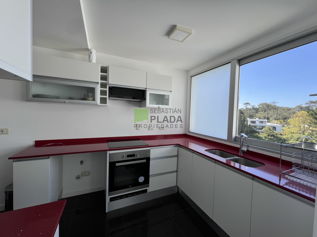 Apartamento ID.953 - Hermoso apartamento en venta 4 dormitorios. Frente al mar Punta del Este. 