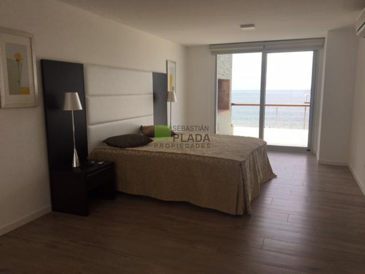 Apartamento ID.953 - Hermoso apartamento en venta 4 dormitorios. Frente al mar Punta del Este. 