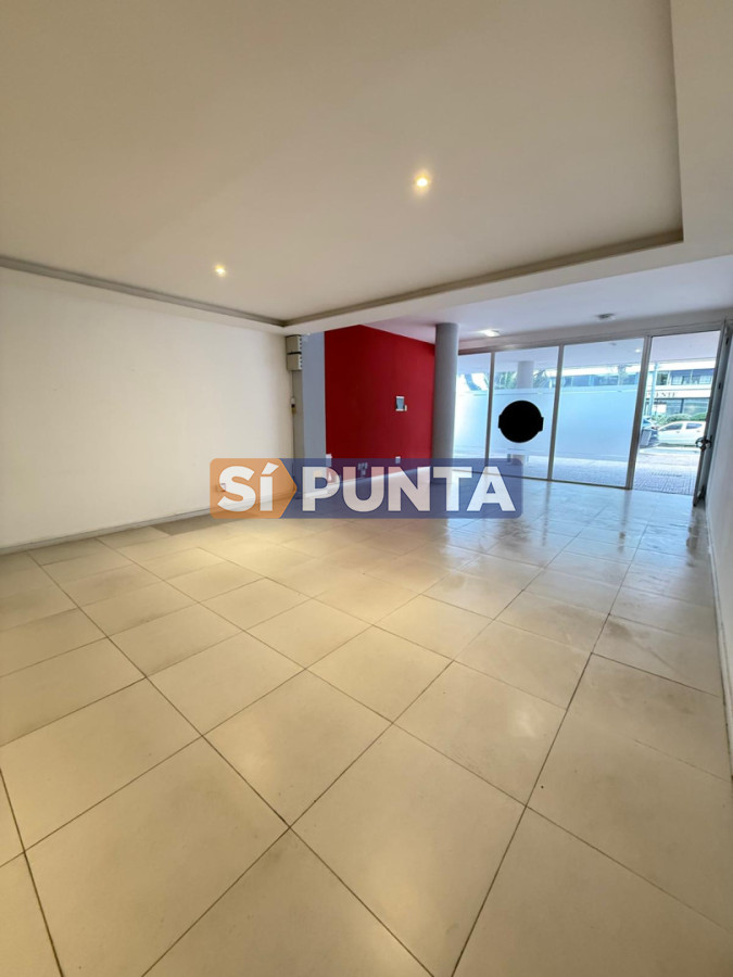 Local en península en muy buen estado en alquiler, de 100 metros. Punta del Este  - SPT14972L