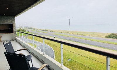 Isabel apartamento en venta 3 dormitorios más dependencia Vista al mar Piscina - Playa Mansa Punta del Este
