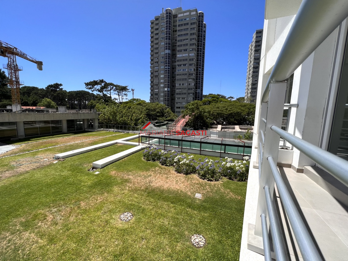 Apartamento ID.3707 - Venta apartamento con servicios 2 dormitorios 2 baños. Piscina. 