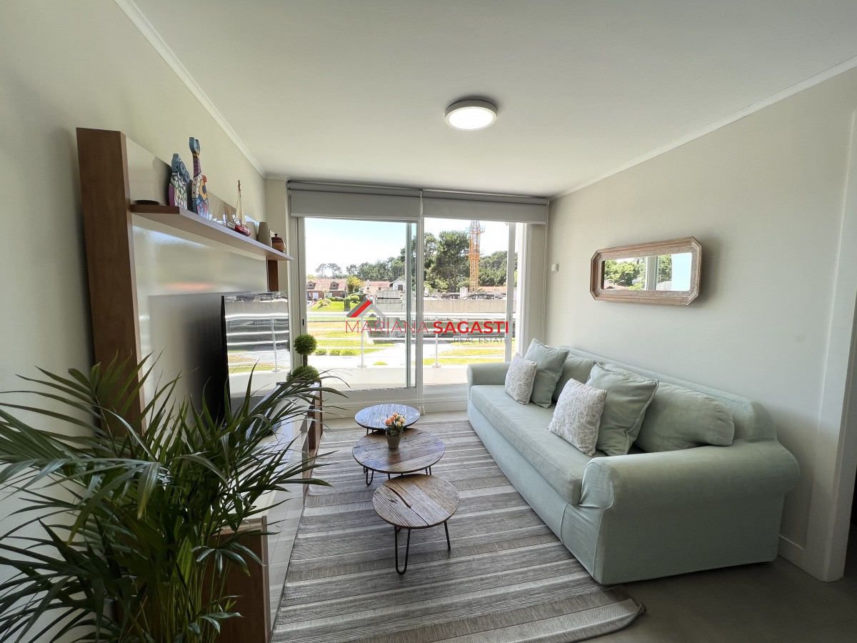 Apartamento ID.3707 - Venta apartamento con servicios 2 dormitorios 2 baños. Piscina. 
