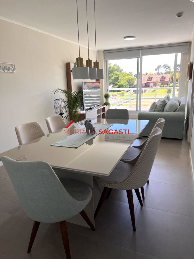 Apartamento ID.3707 - Venta apartamento con servicios 2 dormitorios 2 baños. Piscina. 