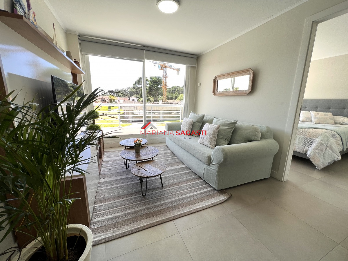 Apartamento ID.3707 - Venta apartamento con servicios 2 dormitorios 2 baños. Piscina. 