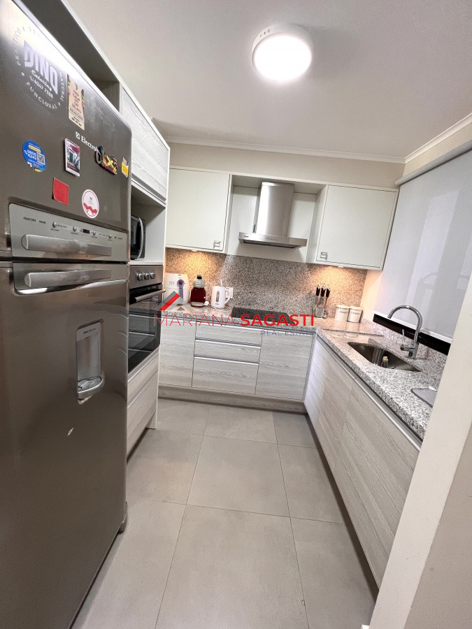 Apartamento ID.3707 - Venta apartamento con servicios 2 dormitorios 2 baños. Piscina. 