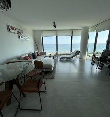 Apartamento en venta 2 dormitorios Playa Mansa vista - Venetian - a estrenar - frente al mar- lujo