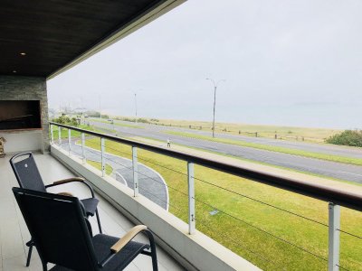 Isabel apartamento en venta 3 dormitorios más dependencia Vista al mar Piscina - Playa Mansa Punta del Este