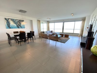 Le Parc en venta -alquiler temporal apartamento de tres suites y dependencia de servicio Brava Punta del Este