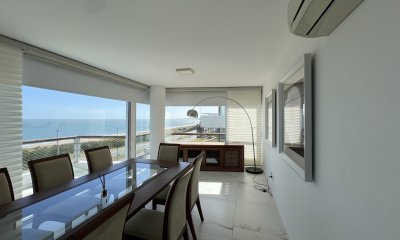 Hermoso apartamento en venta 4 dormitorios. Frente al mar Punta del Este.