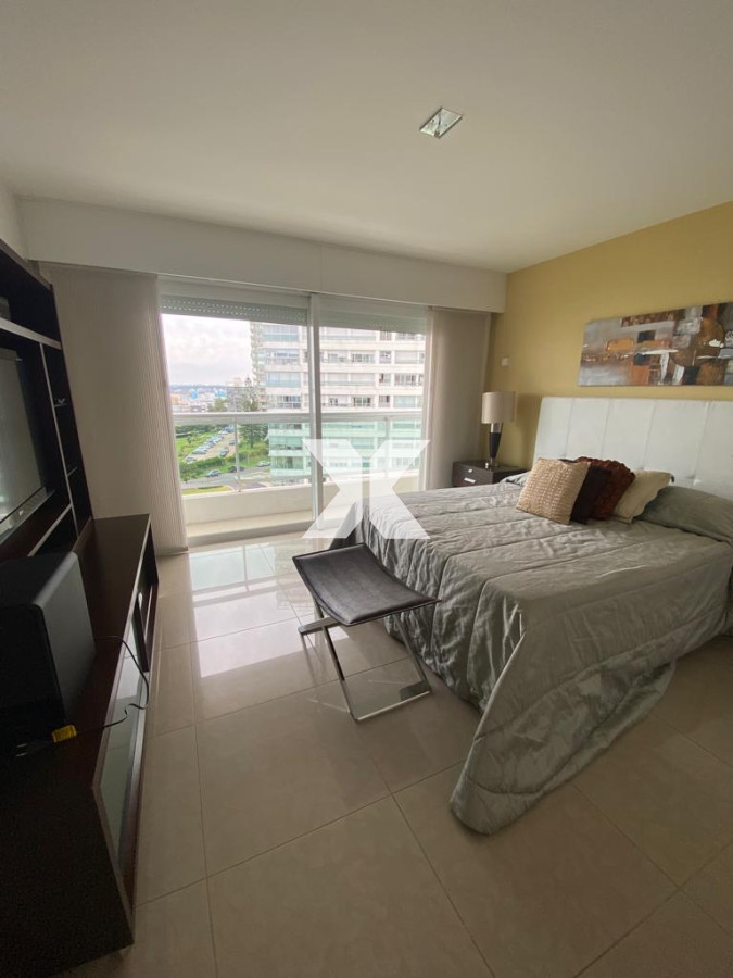 Apartamento ID.537 - Aquarela apartamento en alquiler anual 3 dormitorios y dependencia. Punta del Este.