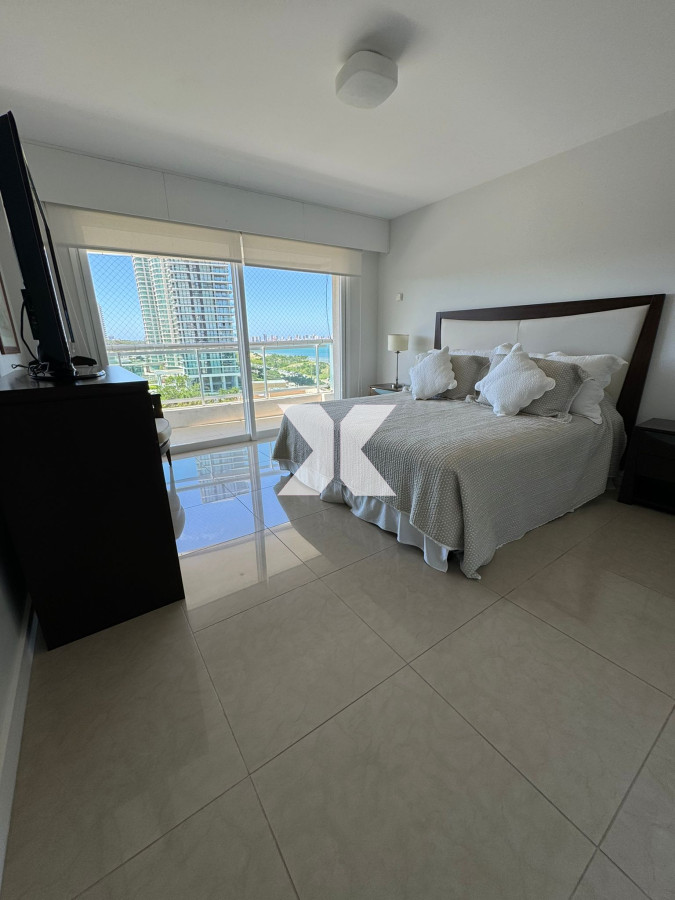 Apartamento ID.532 - Apartamento en venta 4 dormitorios y serv. Torre Aquarela. 