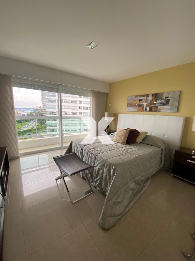 Apartamento ID.537 - Aquarela apartamento en alquiler anual 3 dormitorios y dependencia. Punta del Este.