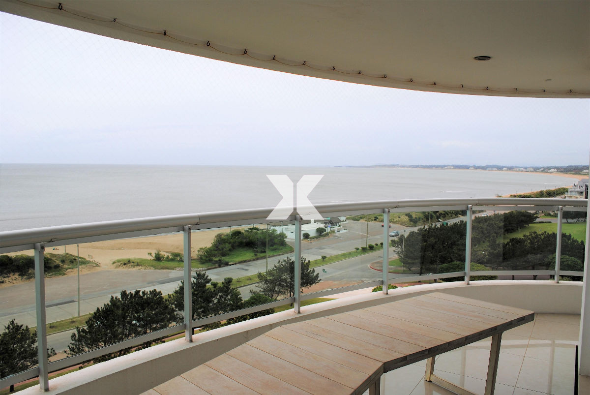 Apartamento ID.538 - Torre Aquarela 3 dormitorios y dependencia en alquiler febrero 2024.