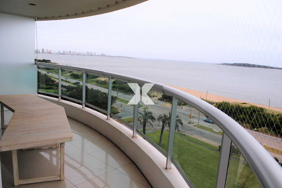 Apartamento ID.538 - Torre Aquarela 3 dormitorios y dependencia en alquiler febrero 2024.