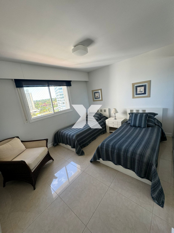 Apartamento ID.532 - Apartamento en venta 4 dormitorios y serv. Torre Aquarela. 