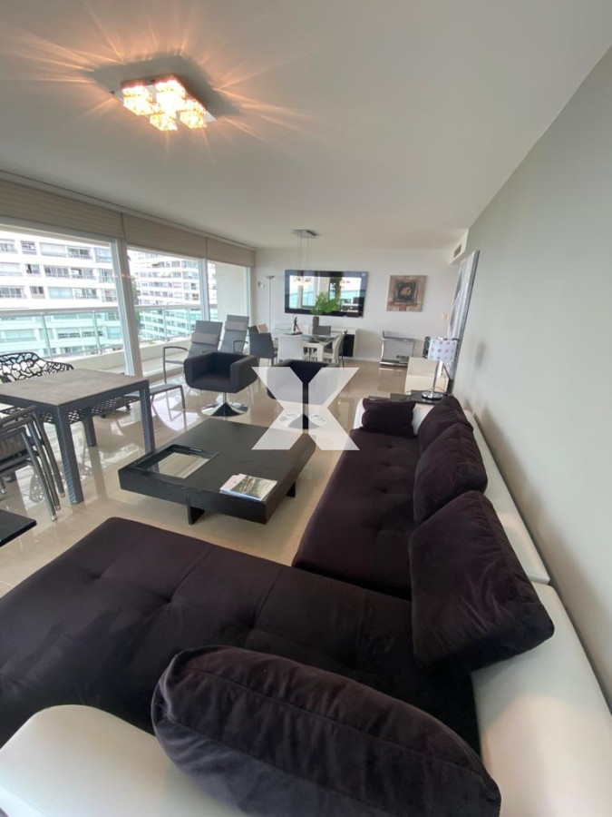 Apartamento ID.537 - Aquarela apartamento en alquiler anual 3 dormitorios y dependencia. Punta del Este.