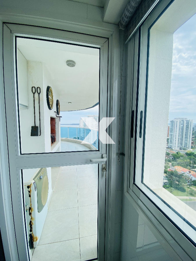 Apartamento ID.570 - Casino Tower  en venta  vista la mar  3 dormitorios 2 baños Punta del Este