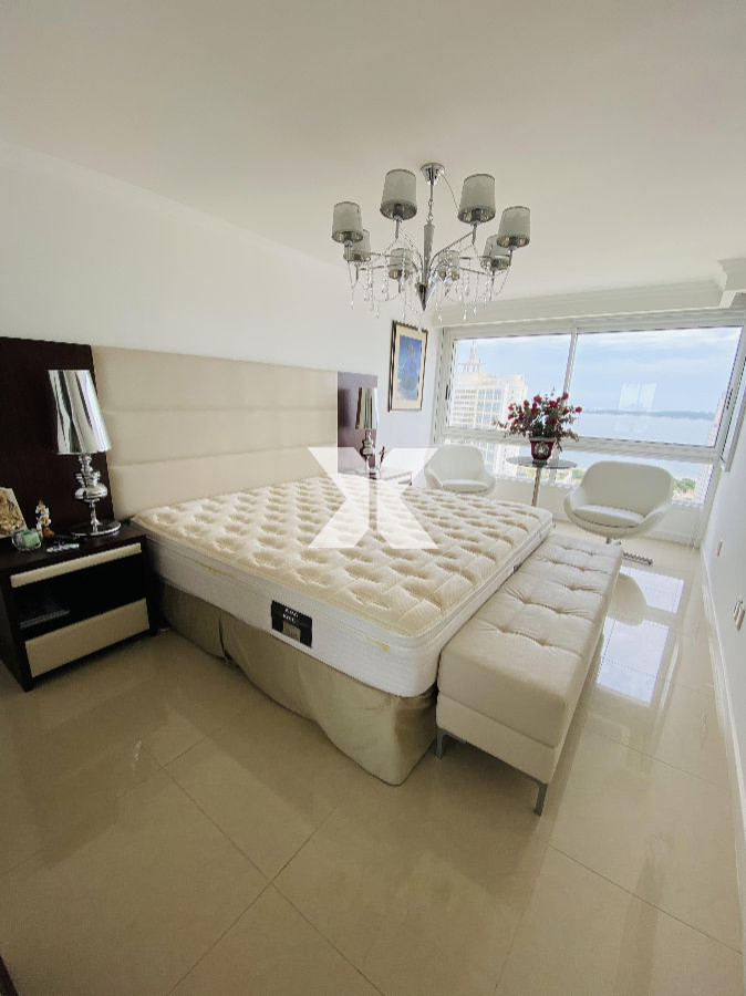 Apartamento ID.570 - Casino Tower  en venta  vista la mar  3 dormitorios 2 baños Punta del Este