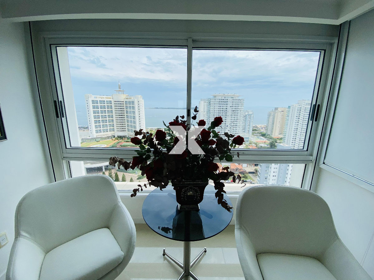 Apartamento ID.570 - Casino Tower  en venta  vista la mar  3 dormitorios 2 baños Punta del Este