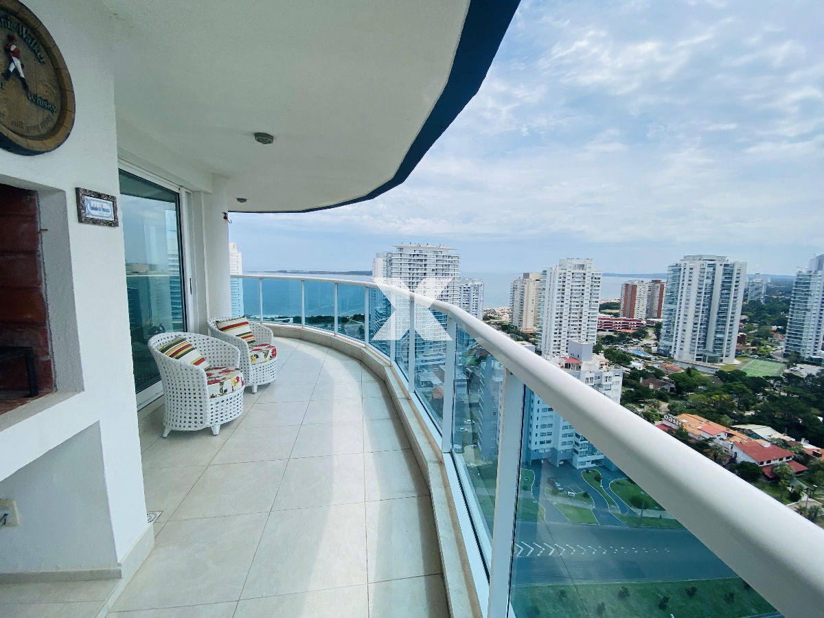 Apartamento ID.570 - Casino Tower  en venta  vista la mar  3 dormitorios 2 baños Punta del Este