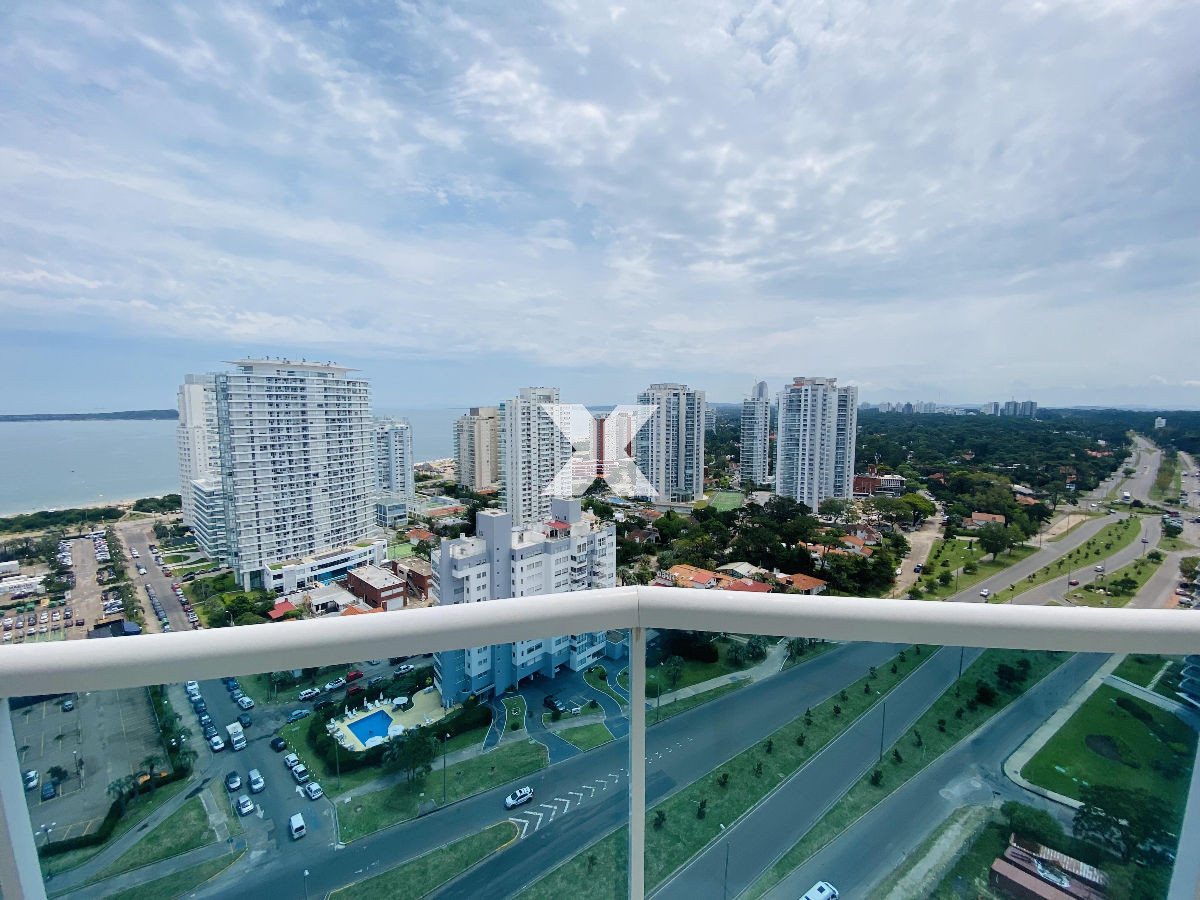 Apartamento ID.570 - Casino Tower  en venta  vista la mar  3 dormitorios 2 baños Punta del Este