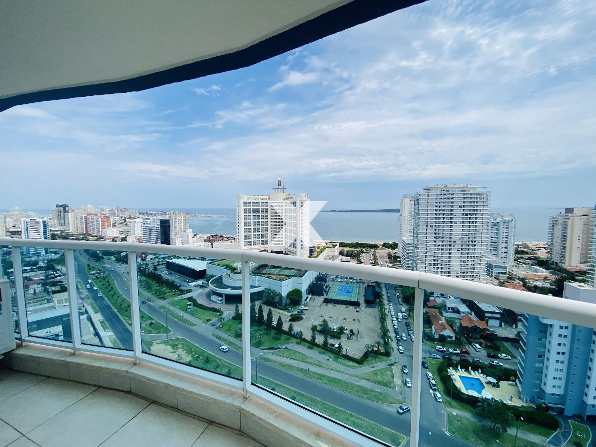 Apartamento ID.570 - Casino Tower  en venta  vista la mar  3 dormitorios 2 baños Punta del Este