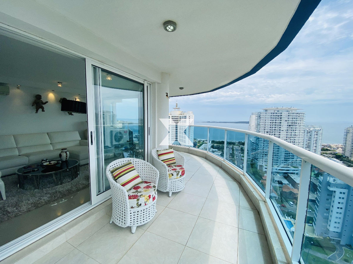 Apartamento ID.570 - Casino Tower  en venta  vista la mar  3 dormitorios 2 baños Punta del Este
