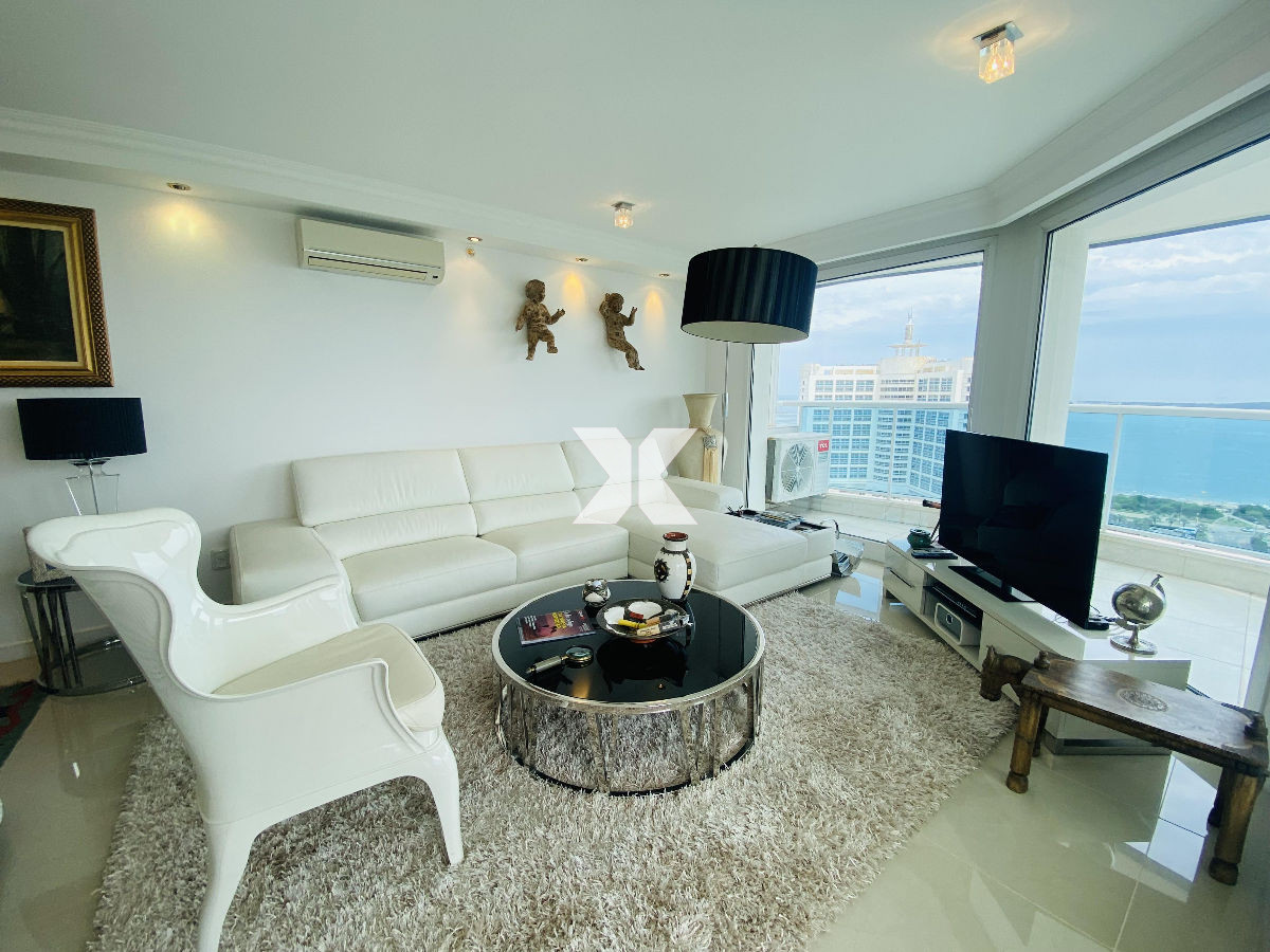 Apartamento ID.570 - Casino Tower  en venta  vista la mar  3 dormitorios 2 baños Punta del Este