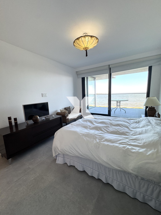 Apartamento ID.569 - Apartamento en venta 2 dormitorios Playa Mansa vista - Venetian - a estrenar - frente al mar- lujo