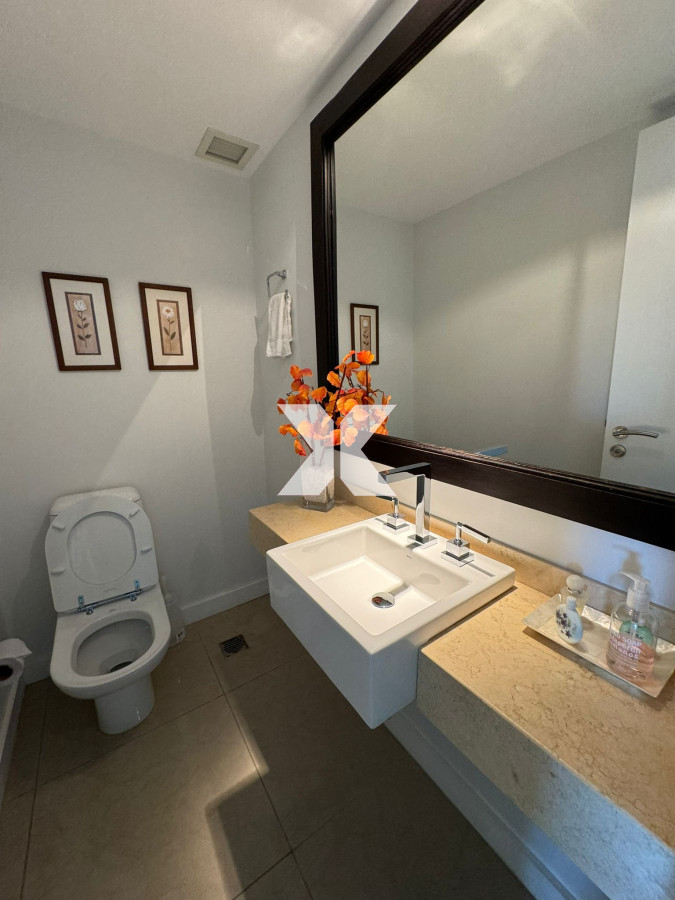 Apartamento ID.532 - Apartamento en venta 4 dormitorios y serv. Torre Aquarela. 