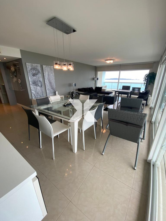 Apartamento ID.537 - Aquarela apartamento en alquiler anual 3 dormitorios y dependencia. Punta del Este.