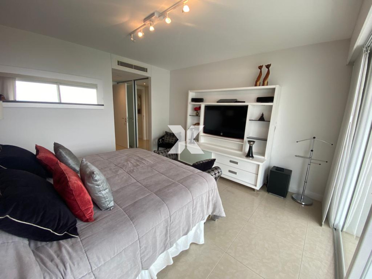 Apartamento ID.537 - Aquarela apartamento en alquiler anual 3 dormitorios y dependencia. Punta del Este.