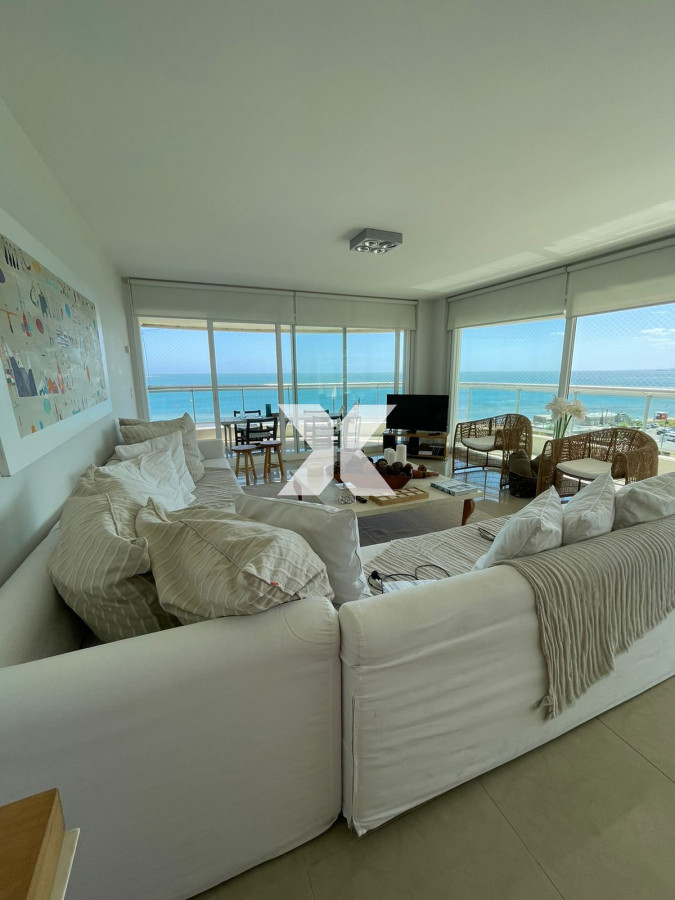 Apartamento ID.538 - Torre Aquarela 3 dormitorios y dependencia en alquiler febrero 2024.