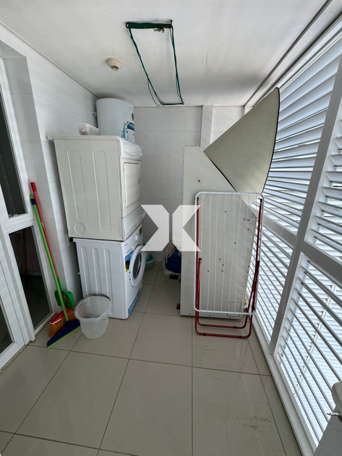Apartamento ID.532 - Apartamento en venta 4 dormitorios y serv. Torre Aquarela. 