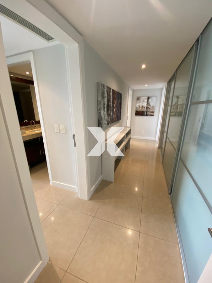 Apartamento ID.537 - Aquarela apartamento en alquiler anual 3 dormitorios y dependencia. Punta del Este.