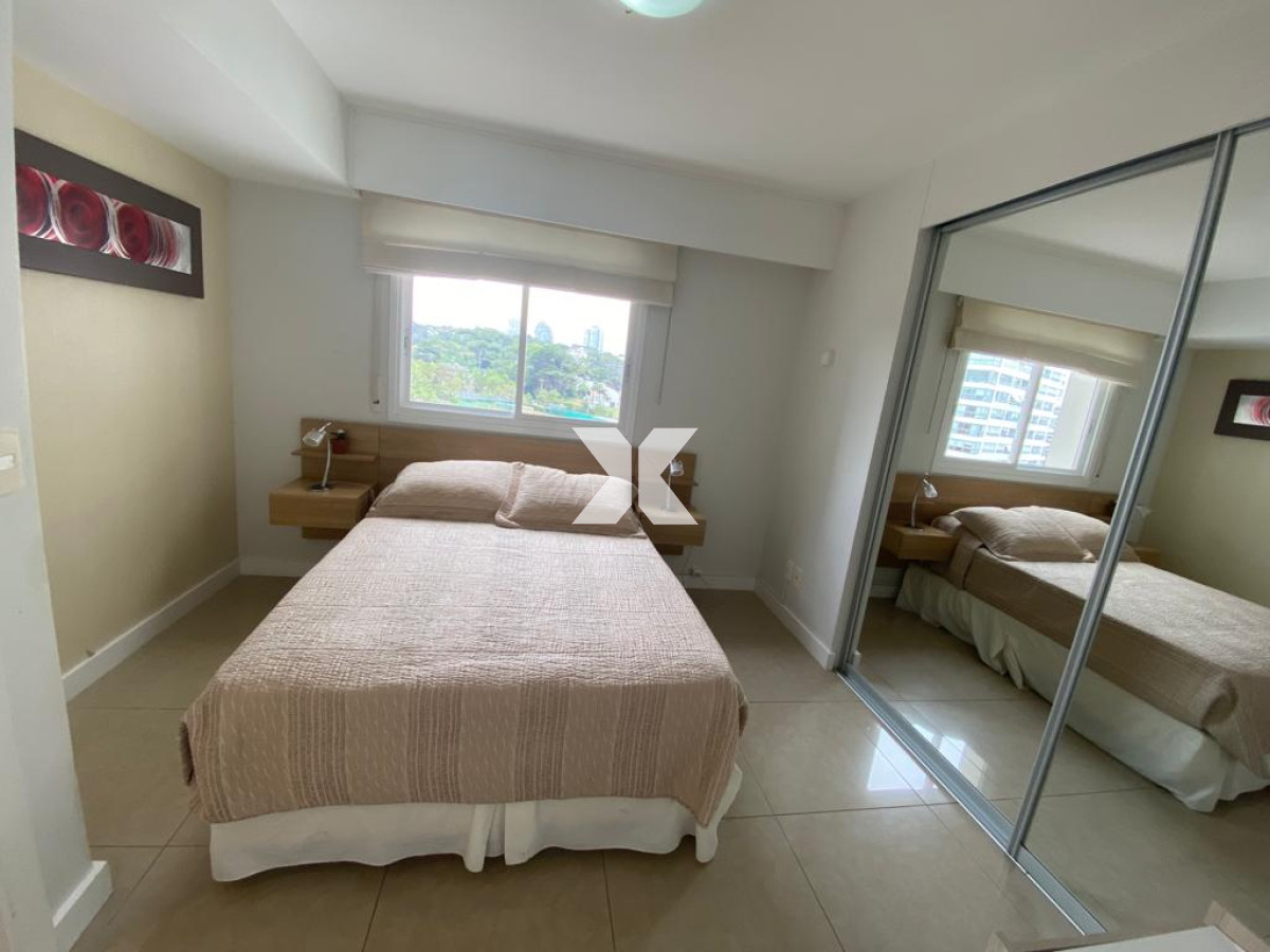 Apartamento ID.537 - Aquarela apartamento en alquiler anual 3 dormitorios y dependencia. Punta del Este.